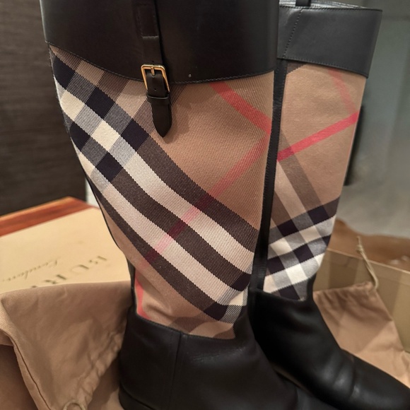 Burberry boots - Picture 7 of 10